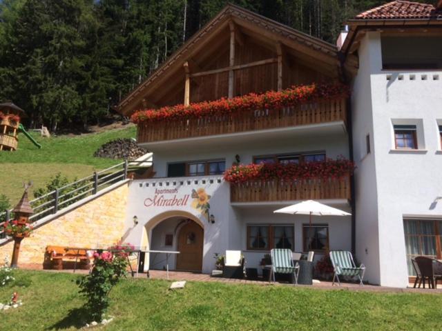 Apartments Mirabell Livinallongo Del Col Di Lana Bagian luar foto
