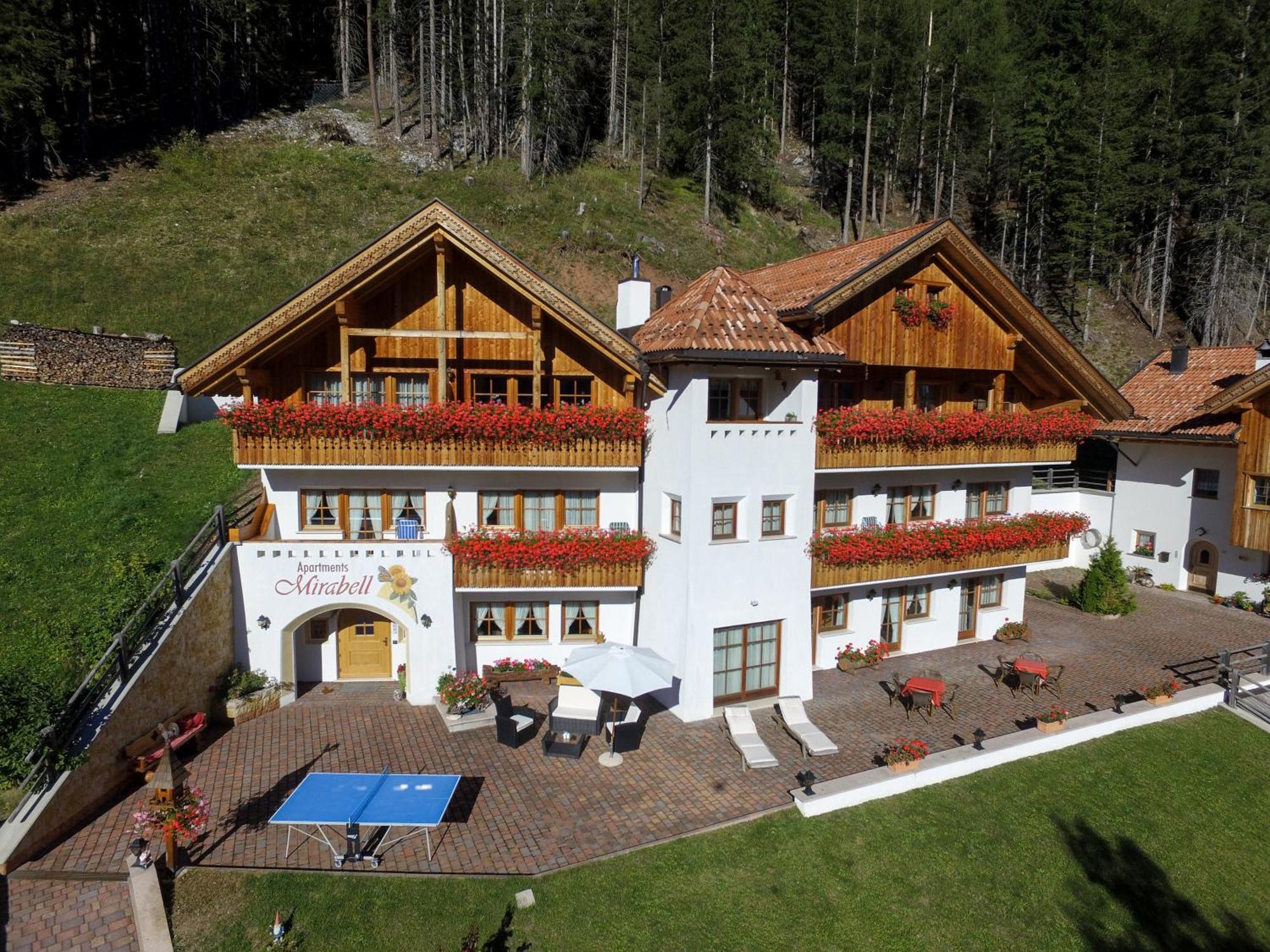 Apartments Mirabell Livinallongo Del Col Di Lana Bagian luar foto